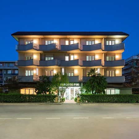 Hotel Parco Dei Pini - 100Mt Dal Mare Follonica Exterior photo