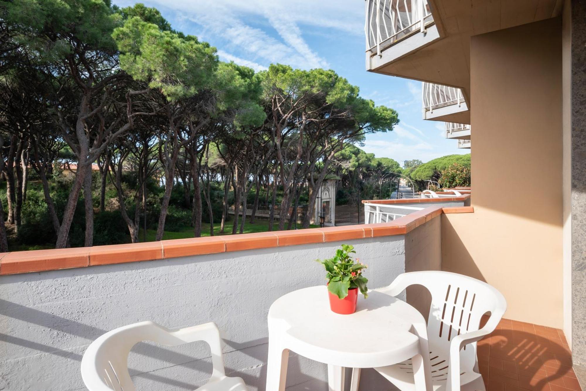Hotel Parco Dei Pini - 100Mt Dal Mare Follonica Exterior photo