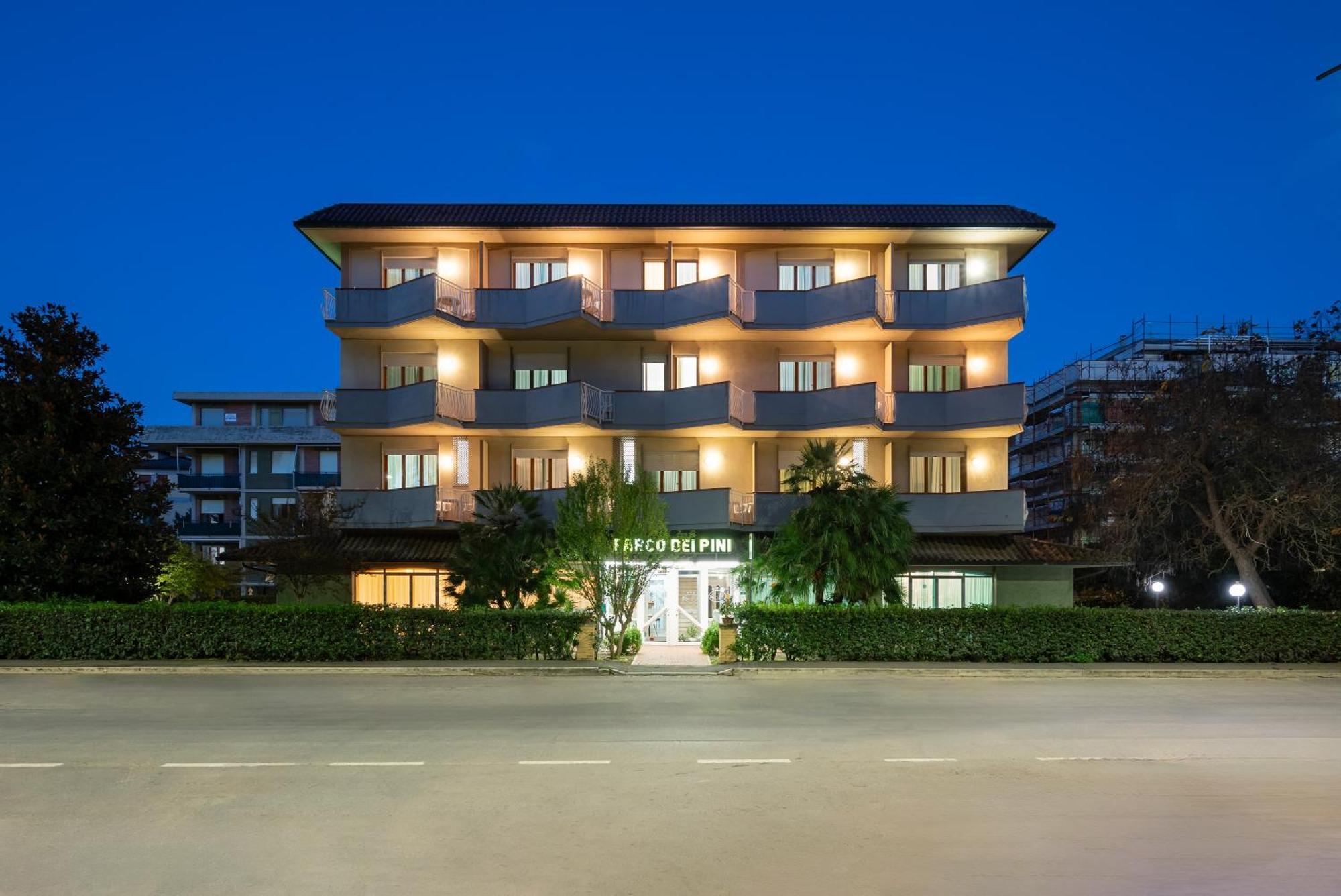 Hotel Parco Dei Pini - 100Mt Dal Mare Follonica Exterior photo